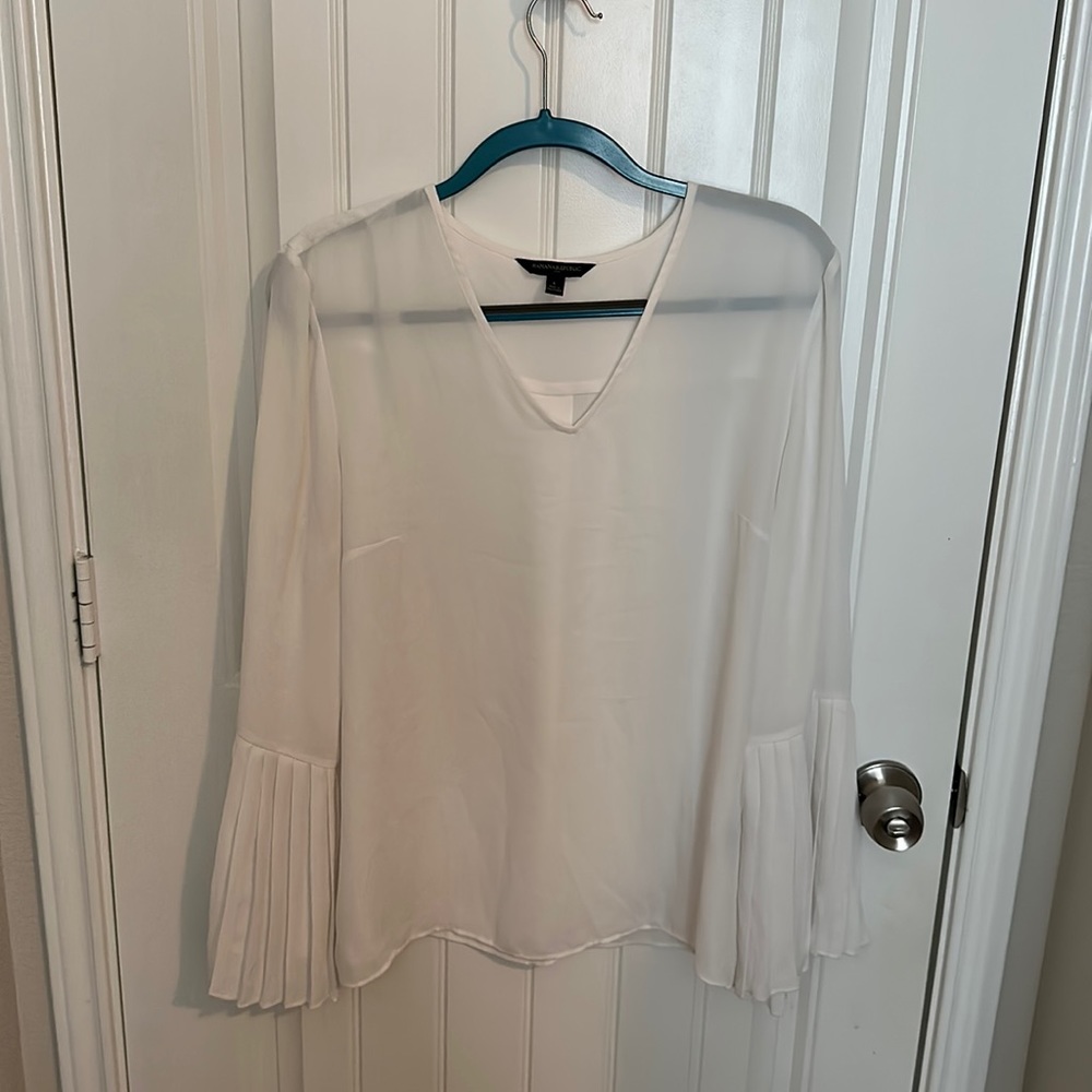 White Banana Republic blouse